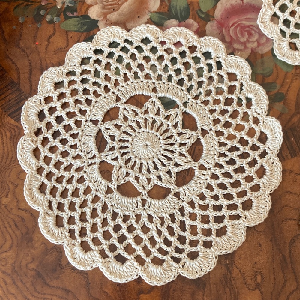 🤍New Handcrafted Crocheted Cream White Lace Doily Scallop